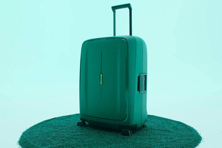 HERGESTELLT AUS RECYCELTEN MATERIALIEN