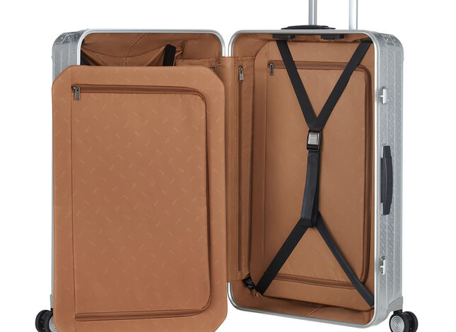 UMFANGREICHES INTERIEUR