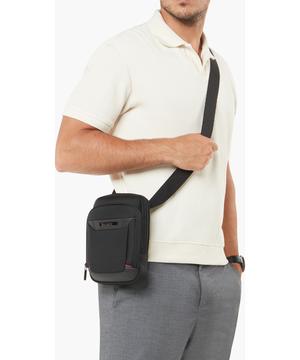 Pro-DLX 6 Umhängetasche  S 22 x 15.5 x 6 cm | 0.2 kg Pro-DLX 6 Umhängetasche  S 22 x 15.5 x 6 cm | 0.2 kg