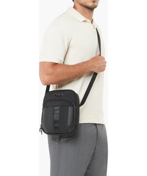Urban-Eye Umhängetasche M 24 x 19 x 9 cm | 0.4 kg Urban-Eye Umhängetasche M 24 x 19 x 9 cm | 0.4 kg