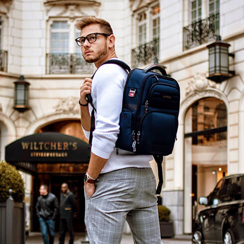 PRO-DLX5 - Die neueste Generation des Bestsellers unter den Business-Kollektionen von
Samsonite zielt darauf, den aktuellen Anforderungen auf Geschäftsreisen
gerecht zu werden.